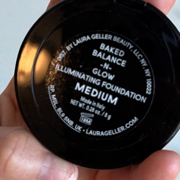 Laura Geller NEW Baked Balance-n-Glow Illuminating Foundation Medium Shade - Picture 5 of 8